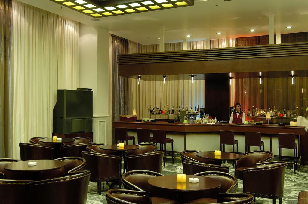Hotel Astir Patras lobby bar.jpg