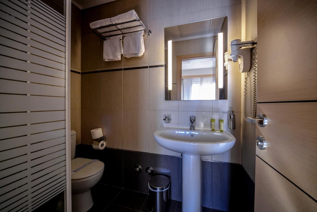 Hotel Astoria bathroom.jpg
