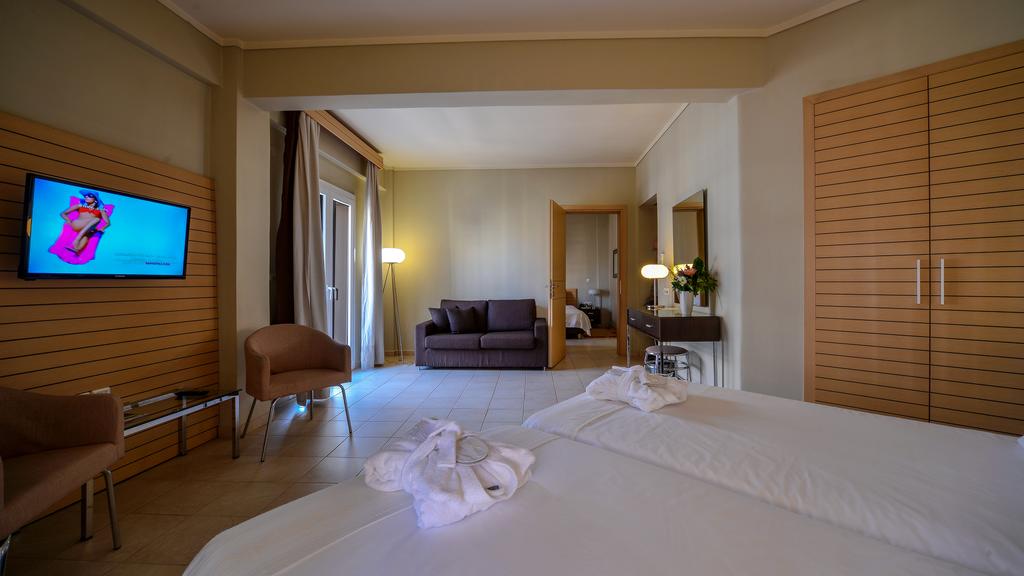 Hotel Astoria family connection room 1.jpg