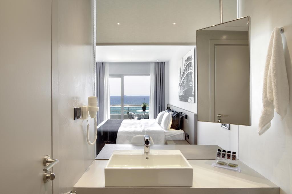 Hotel Athens Posedion panoramic double sea view room.jpg