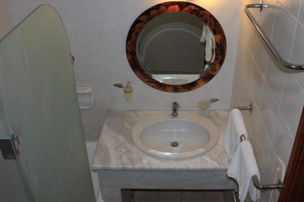 Hotel Athorama bathroom.jpg