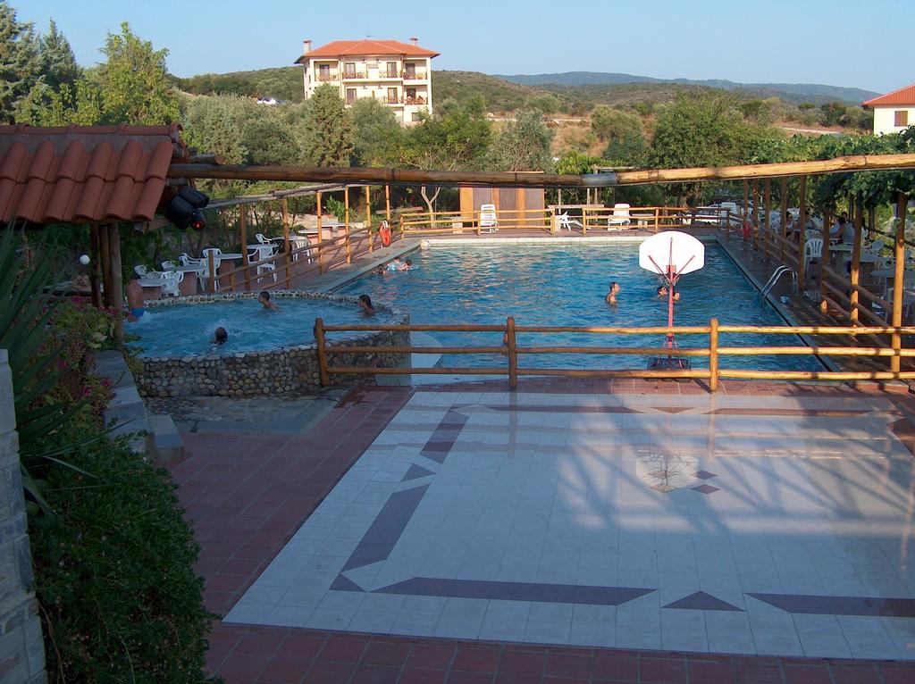 Hotel Athorama pool 1.jpg