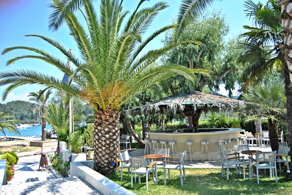 Hotel Athos bar.jpg