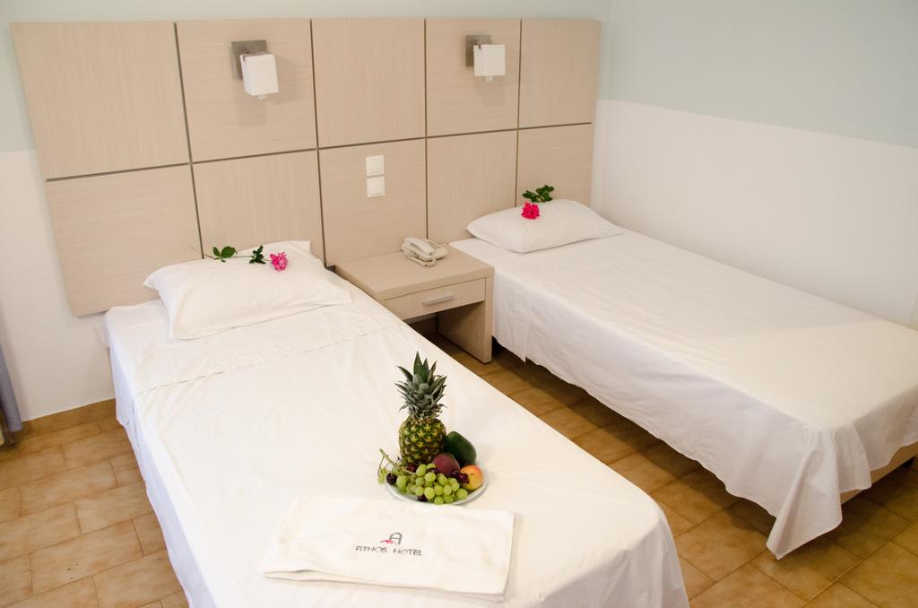 Hotel Athos standard room 1.jpg