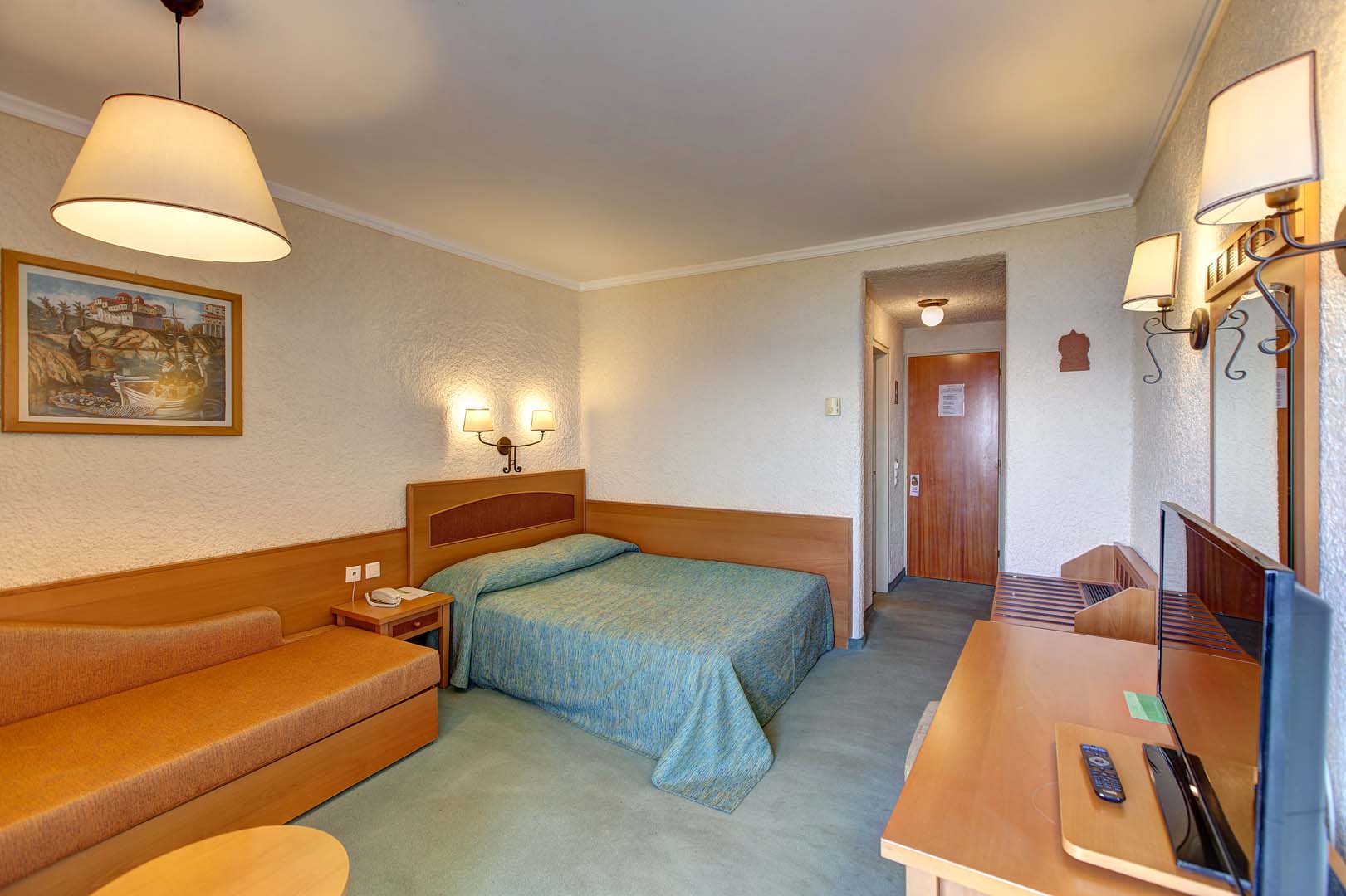 Athos Palace hotel standard pogled planina 1.jpg