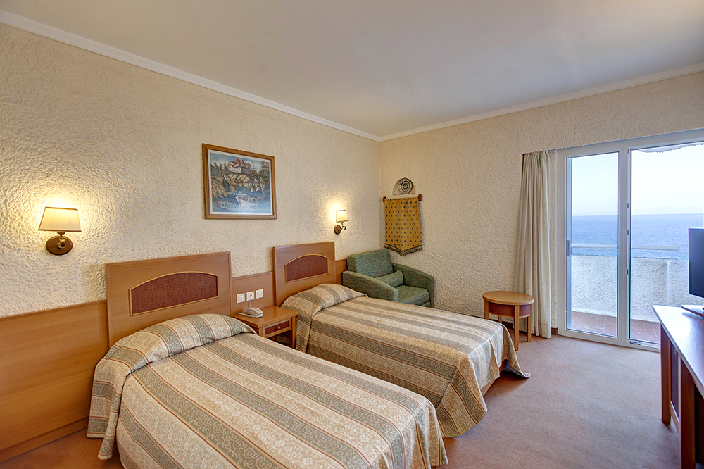 Athos Palace hotel standard soba pogled more 1.jpg