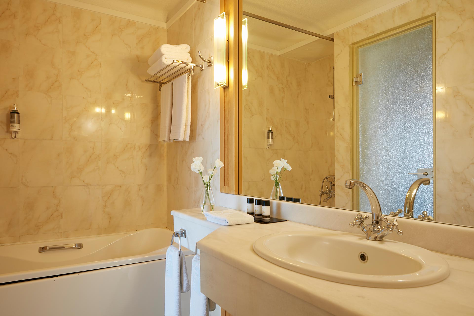 Athos Palace hotel superior suite kupatilo.jpg