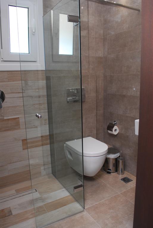 Hotel Atlantis bathroom.jpg