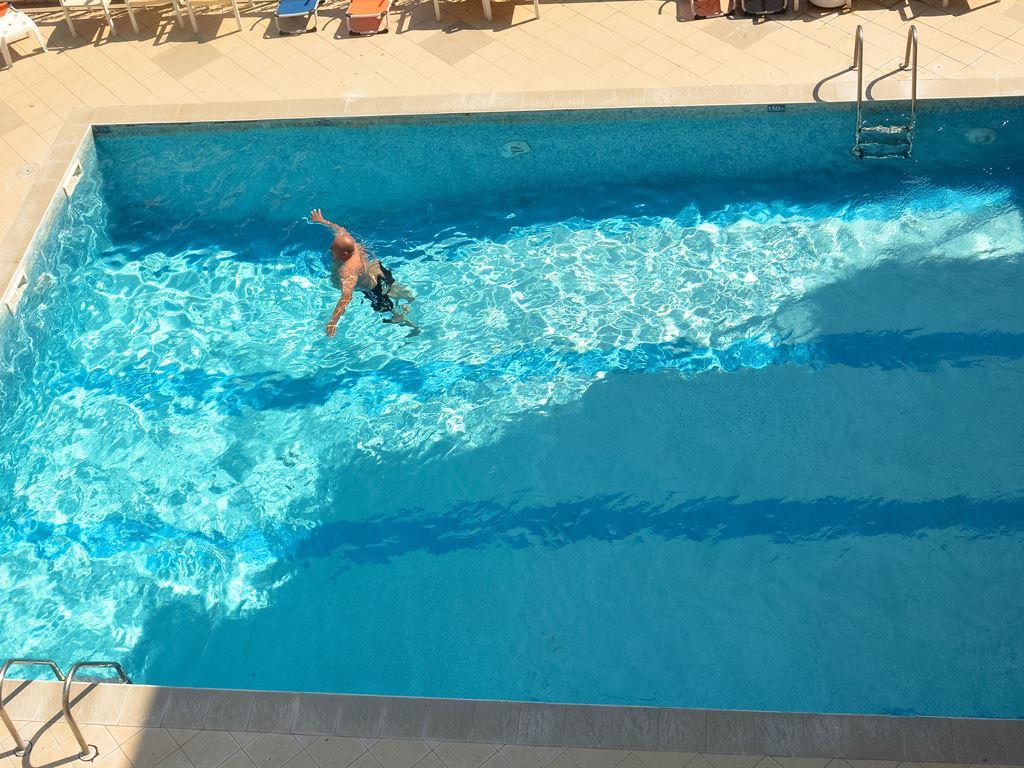 Hotel Atlantis pool.jpg