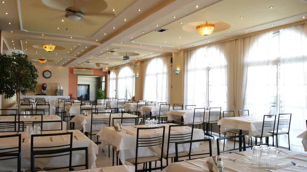 Hotel Atlantis restaurant.jpg