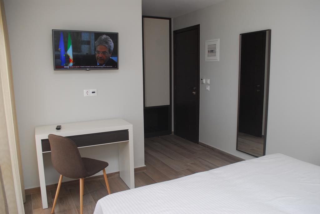 Hotel Atlantis triple room 1.jpg