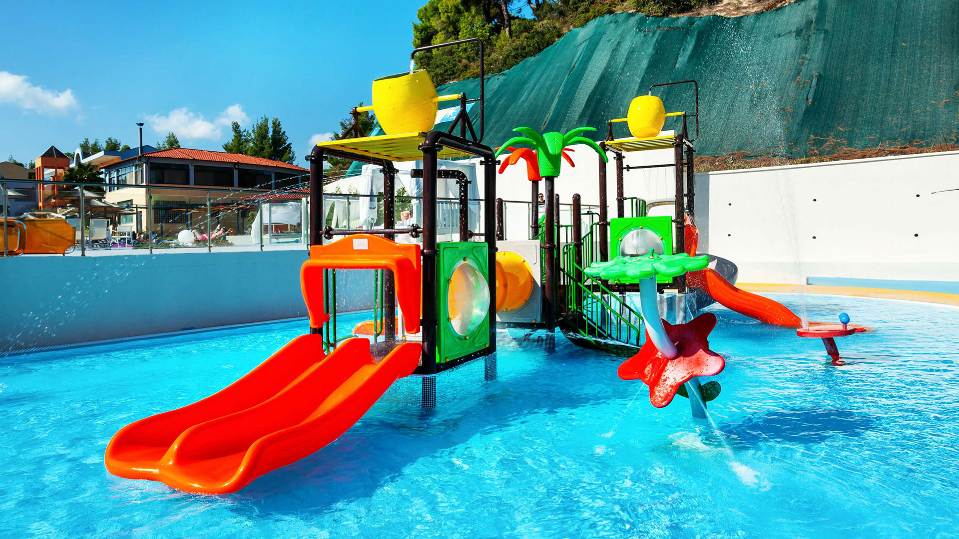 Atrium hotel  mini akva park za najmlađe.jpg