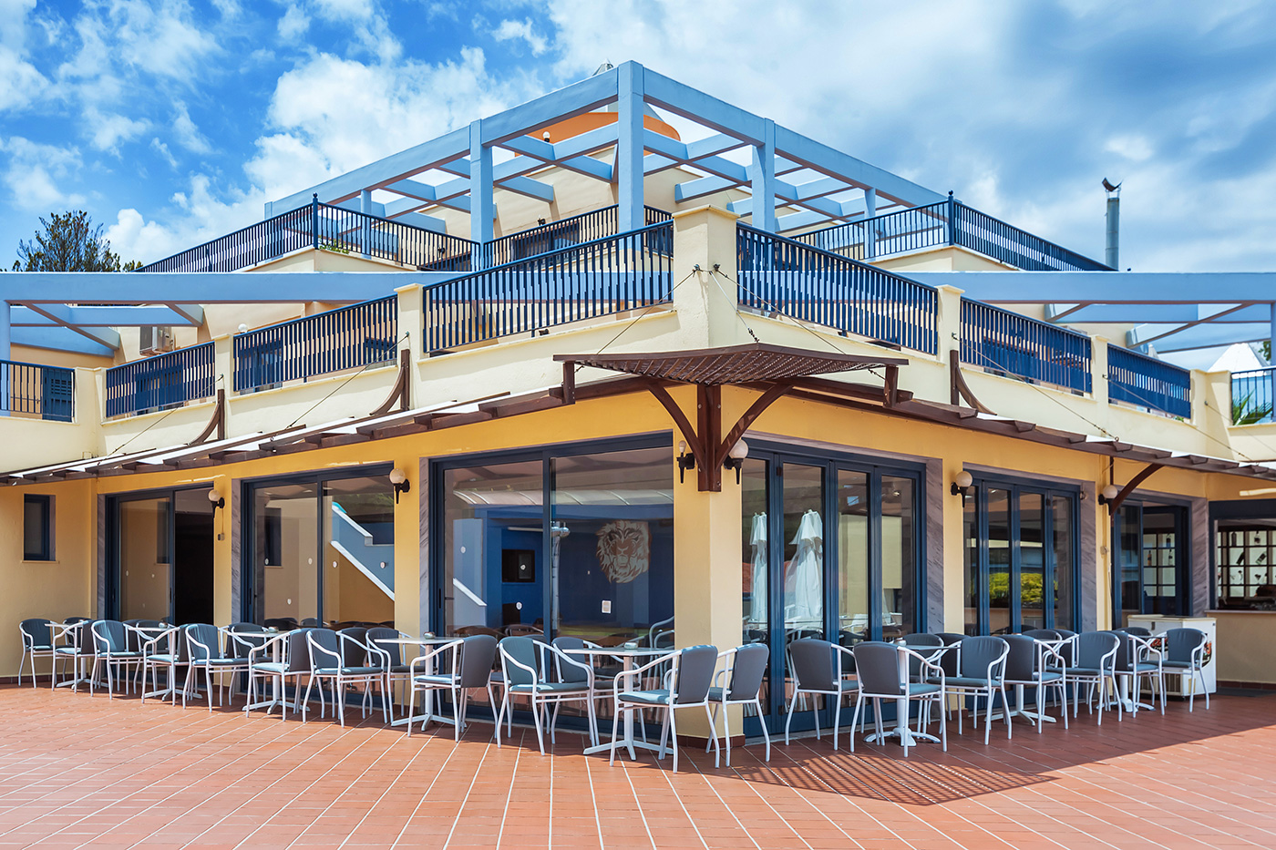 Atrium hotel pool bar.jpg