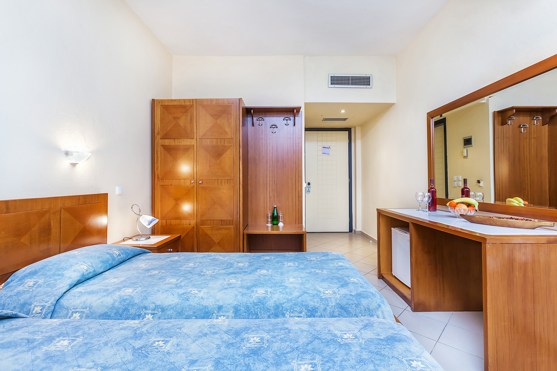 Atrium hotel standard trokrevetna soba.jpg