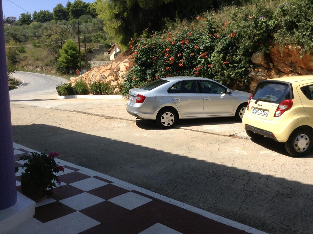 Hotel Atrium of Alonissos parking.jpg