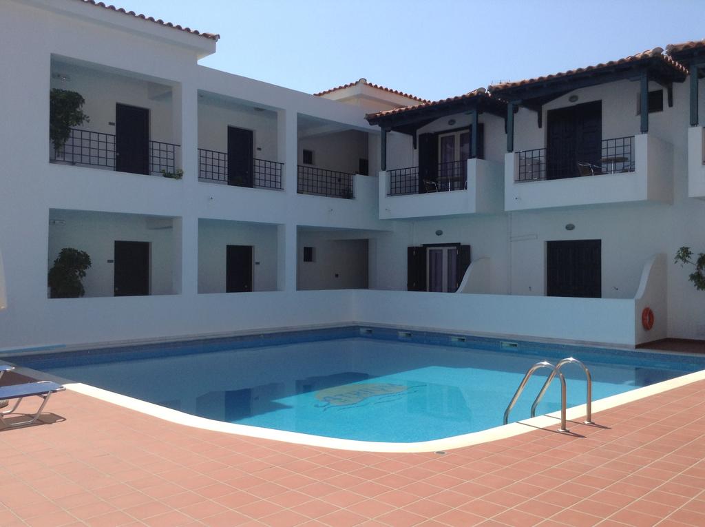 Hotel Atrium of Alonissos pool 1.jpg