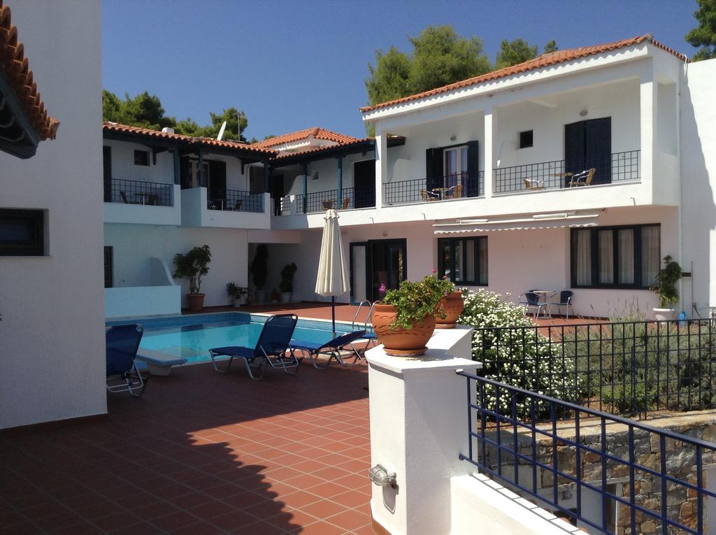 Hotel Atrium of Alonissos.jpg