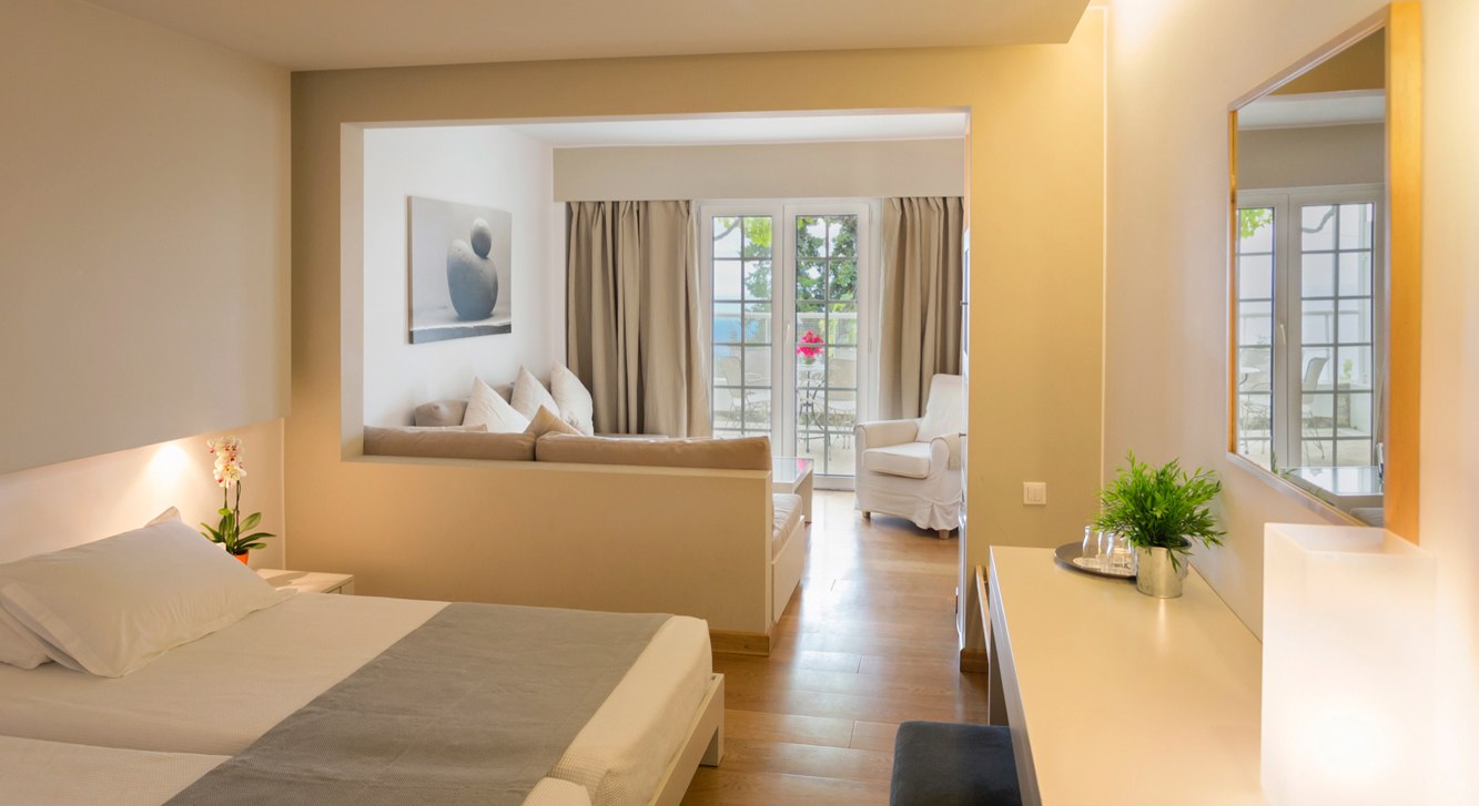 Hotel Atrium of Skiatos junior suite 2.jpg
