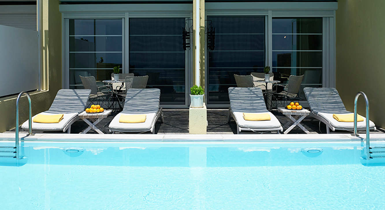 Hotel Atrium of Skiatos junior suite with infinity pool 1.jpg