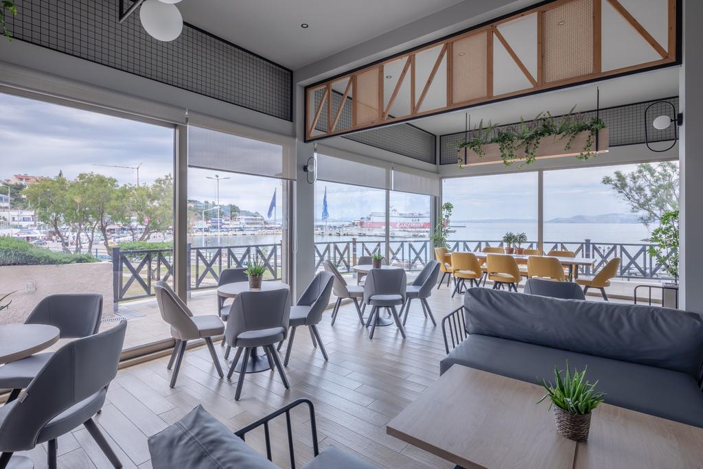Hotel Avra bar.jpg