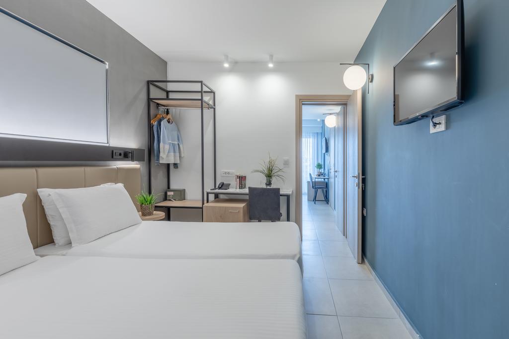 Hotel Avra connected quadruple room.jpg