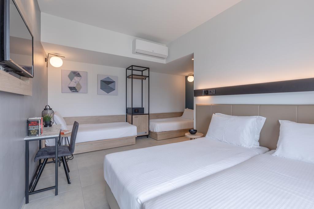 Hotel Avra quaruple room.jpg
