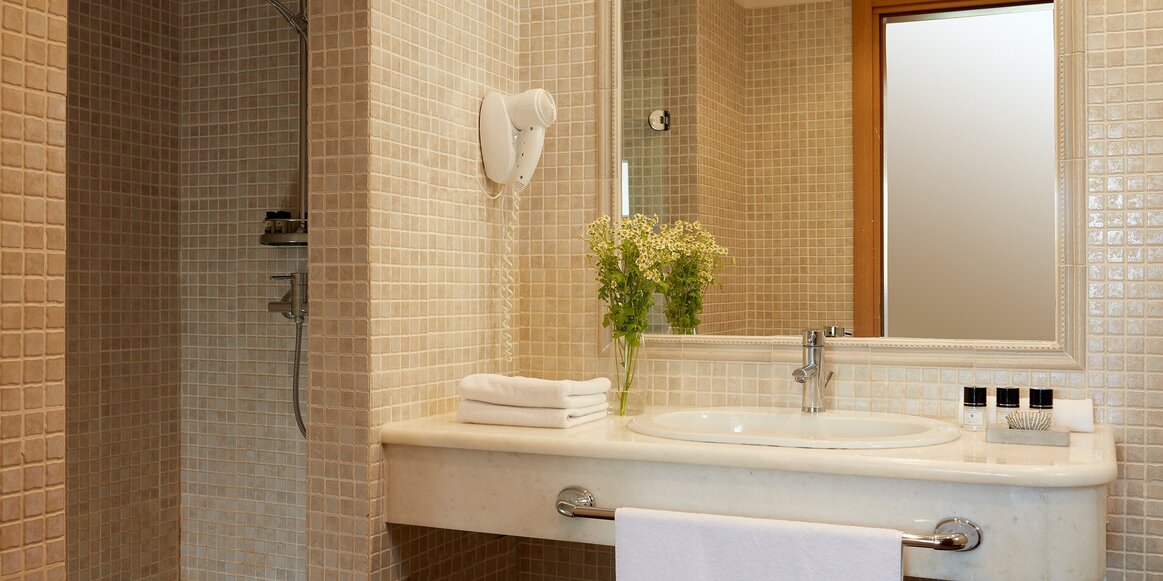 Hotel Barcelo Hydra Beach bathroom.jpg