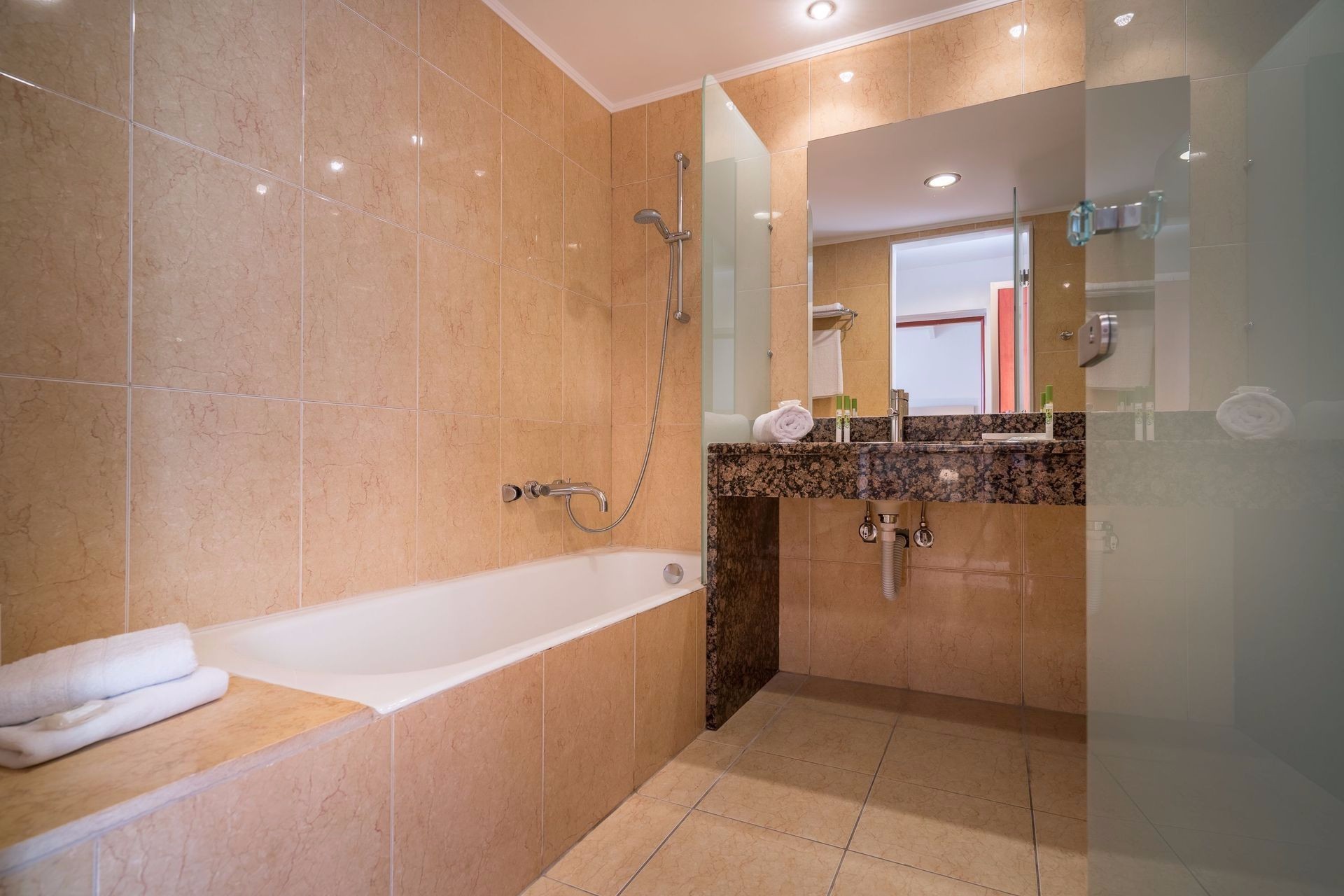 Hotel Best Western Galaxy bathroom.jpeg