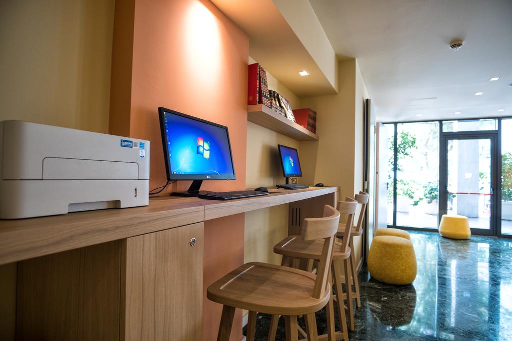 Hotel Best Western Pythagorion internet corner.jpg