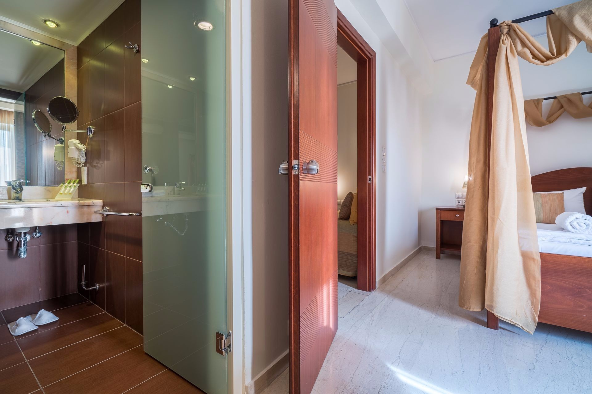 Hoel Best Western Zante Park deluxe family suite 1.jpeg