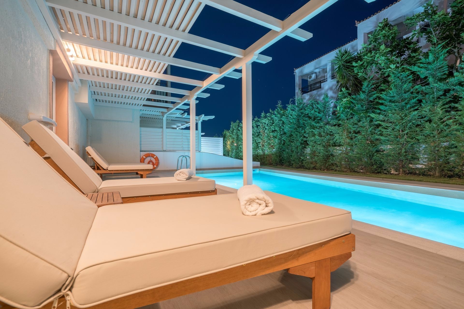 Hoel Best Western Zante Park private pool.jpeg