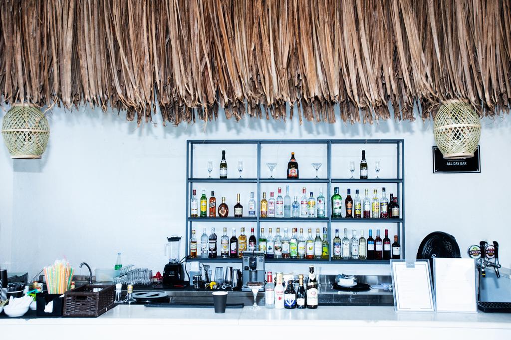 Hotel Bianco Olympico Beach Resort bar.jpg
