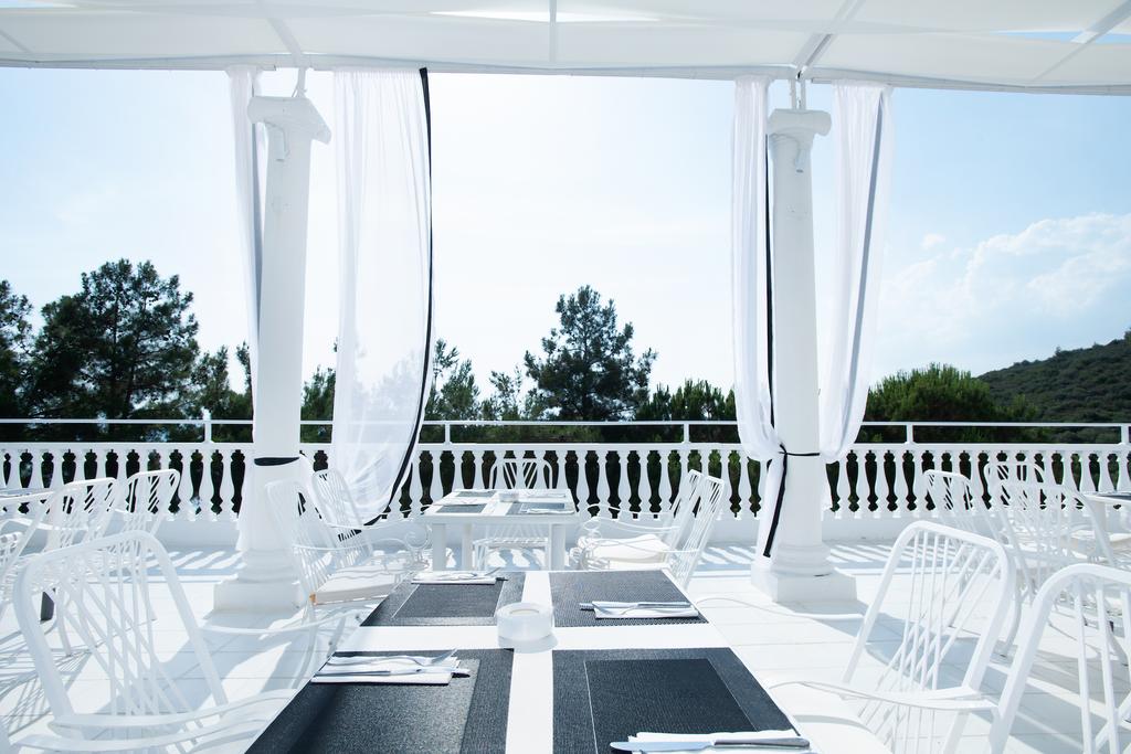 Hotel Bianco Olympico Beach Resort restaurant 1.jpg