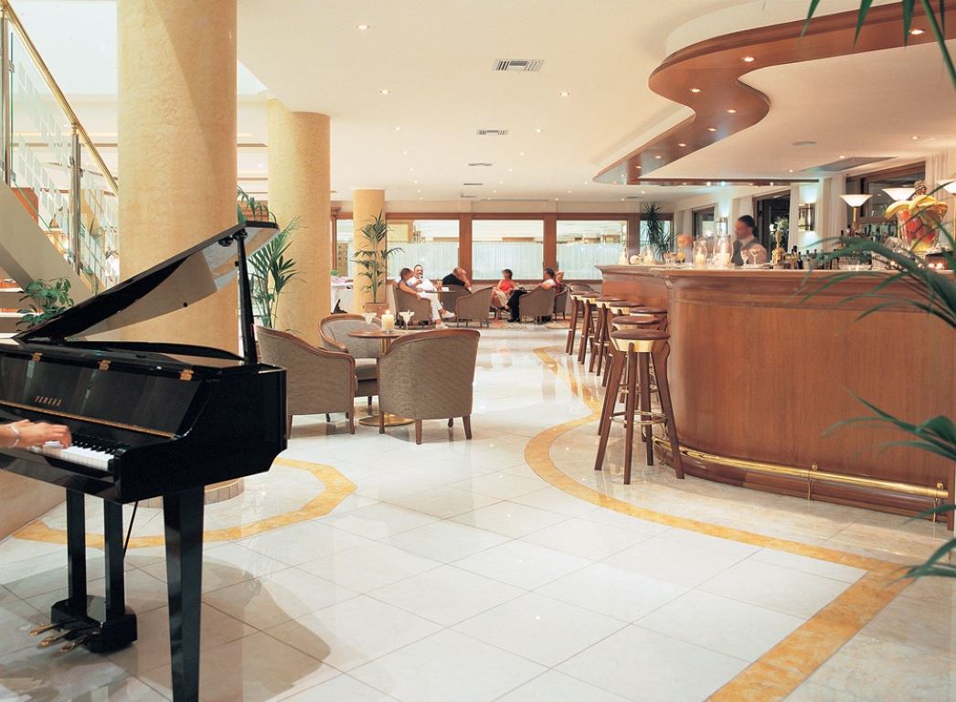 Aegean Melathron Hotel-Piano bar.jpg