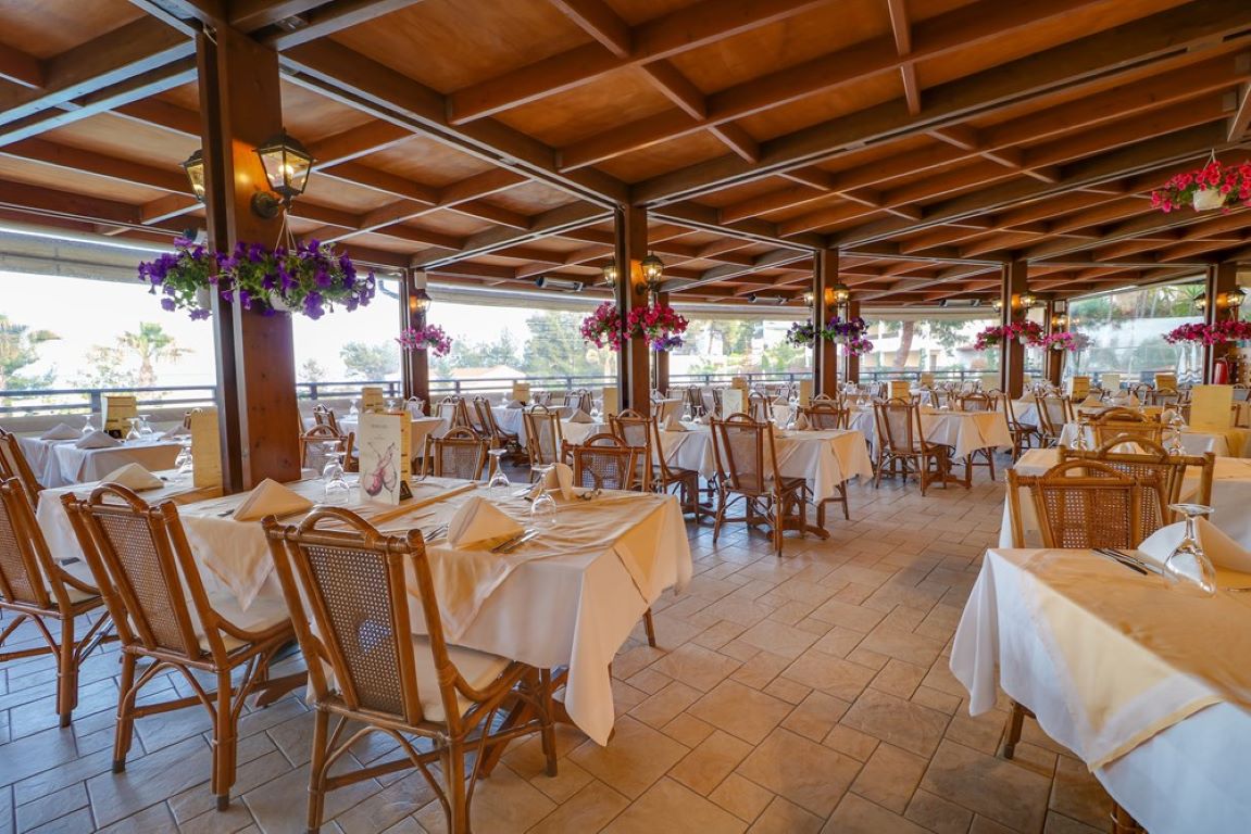 Aegean Melathron Hotel-Restoran.jpg