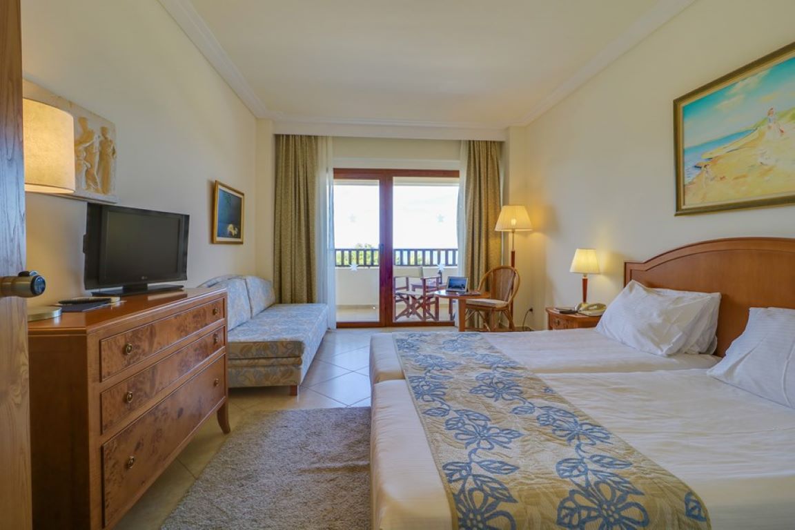 Aegean Melathron Hotel-Standardna soba pogled more.jpg