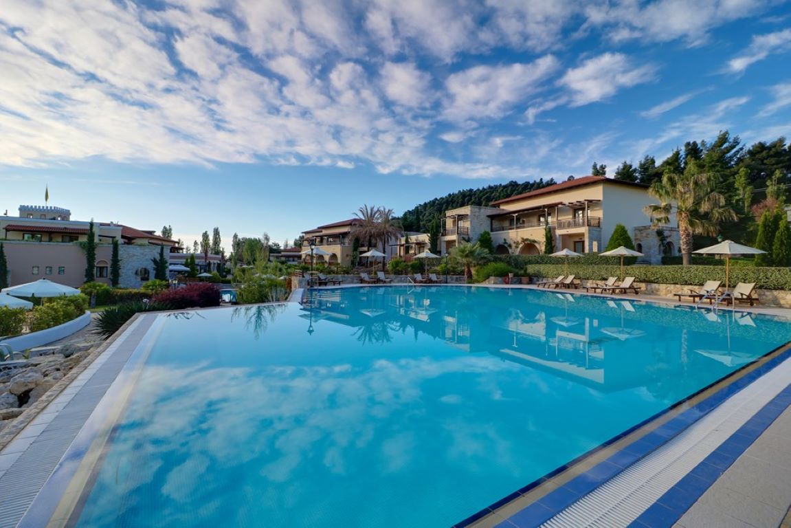 Hotel Aegean Melathron-Bazen.jpg