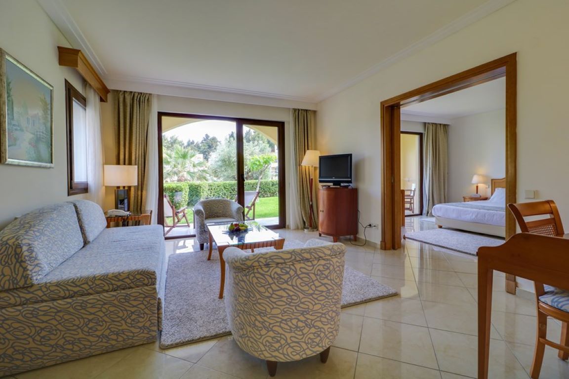 Hotel Aegean Melathron-Suite.jpg