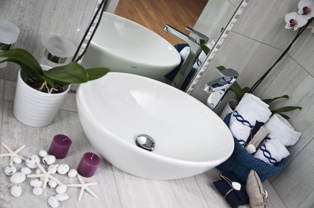 Hotel Blue Bay bathroom.jpg