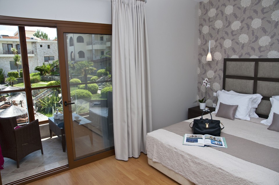 Hotel Blue Bay deluxe double room.jpg