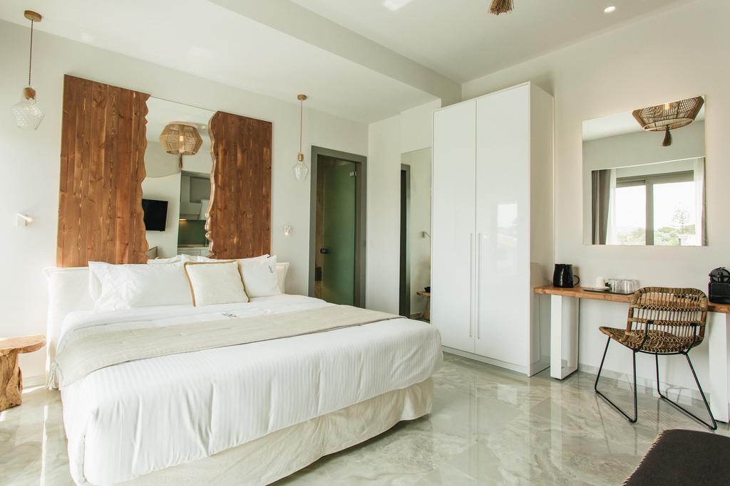 Blue Carpet Suites accommodation 4.jpg