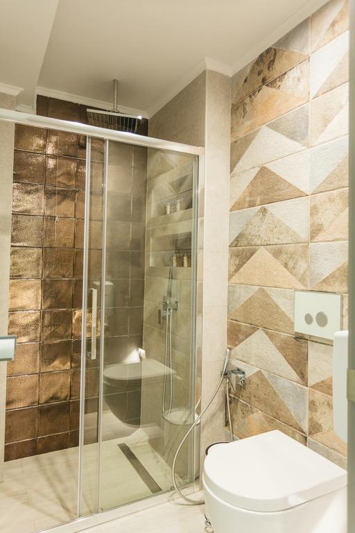 Blue Carpet Suites bathroom.jpg