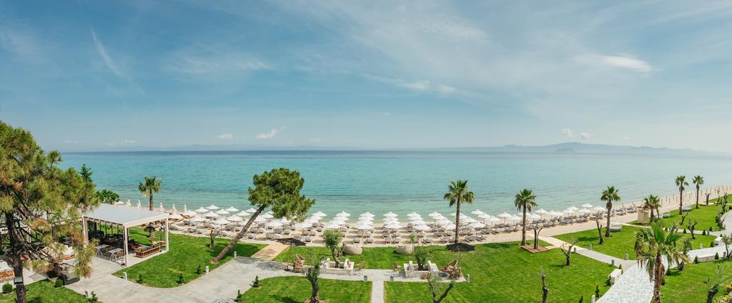 Blue Carpet Suites beach 1.jpg