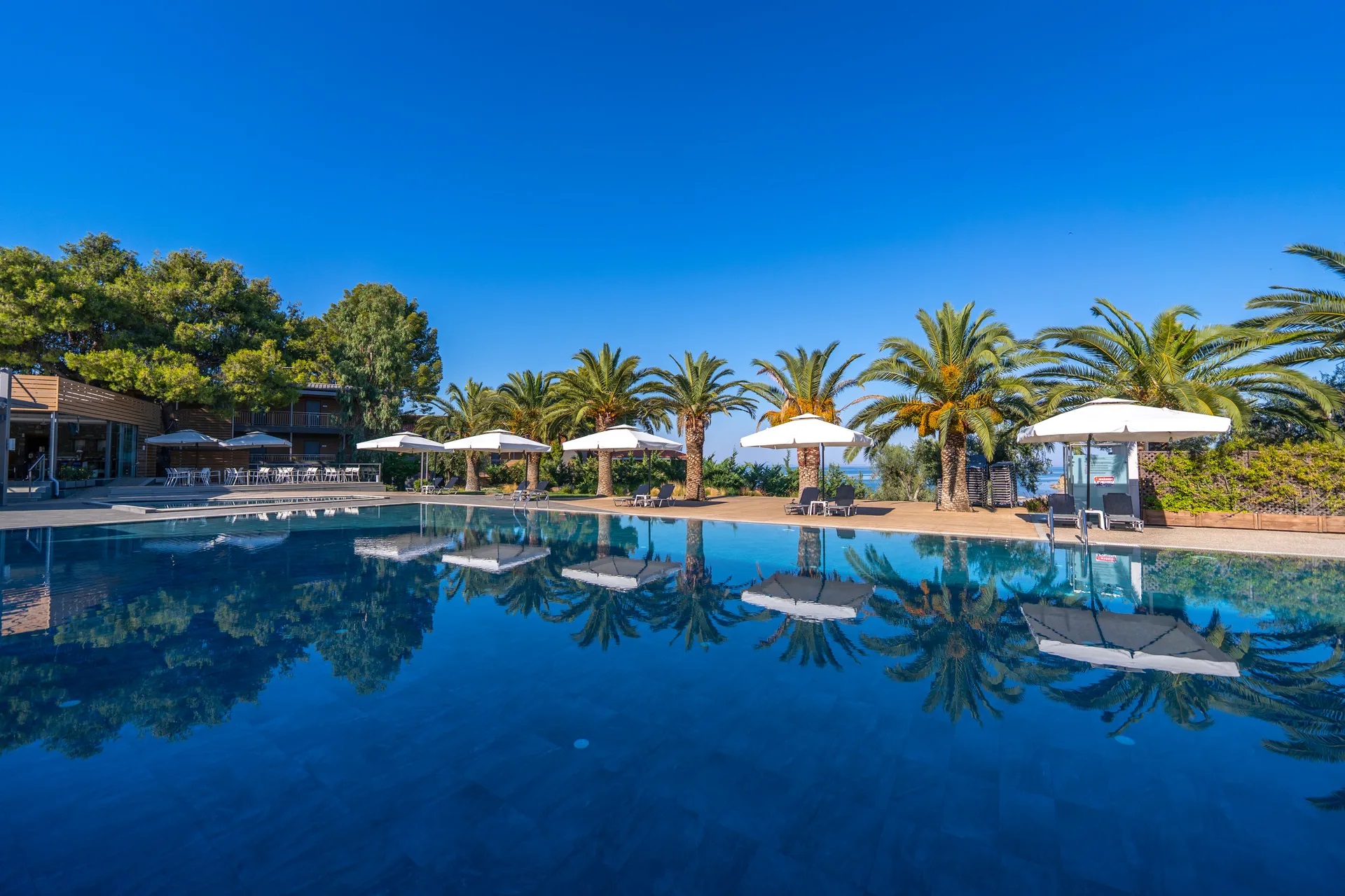 Blue Dolphin Hotel-Bazen.jpg
