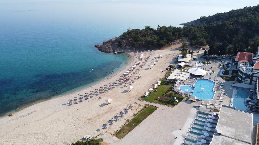 Hotel Blue Dream Palace beach.jpg