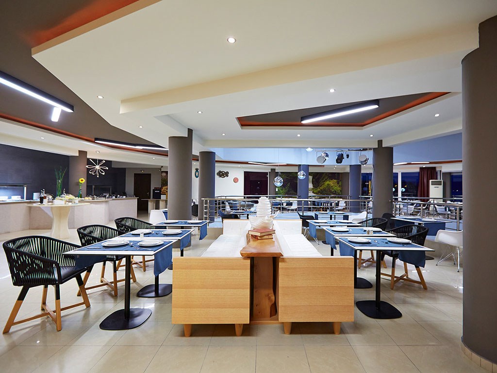 Hotel Blue Dream Palace restaurant.jpeg