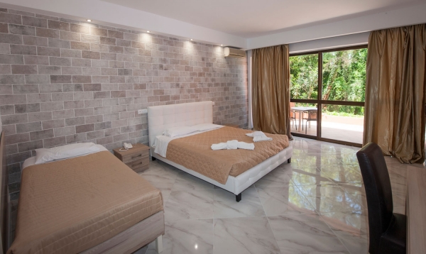 Blue Princess Beach Resort junior suite pogled more.jpg