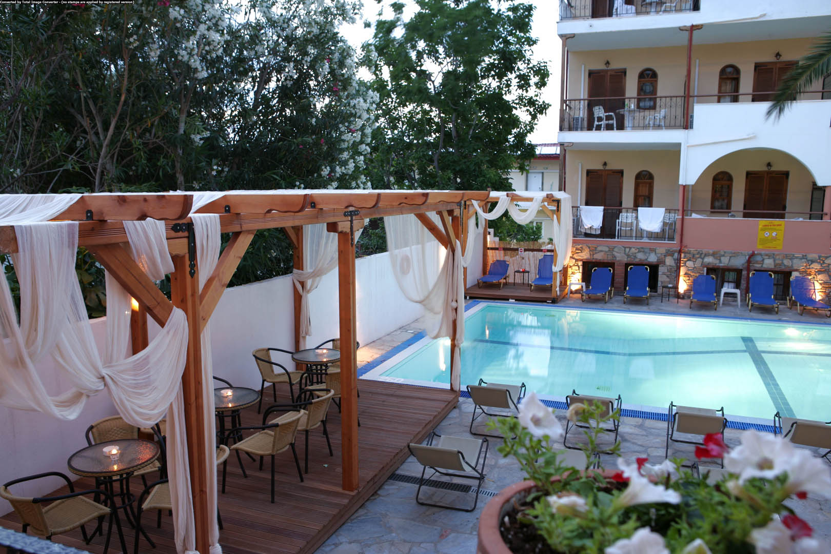 Calypso Hotel-Bazen.jpg
