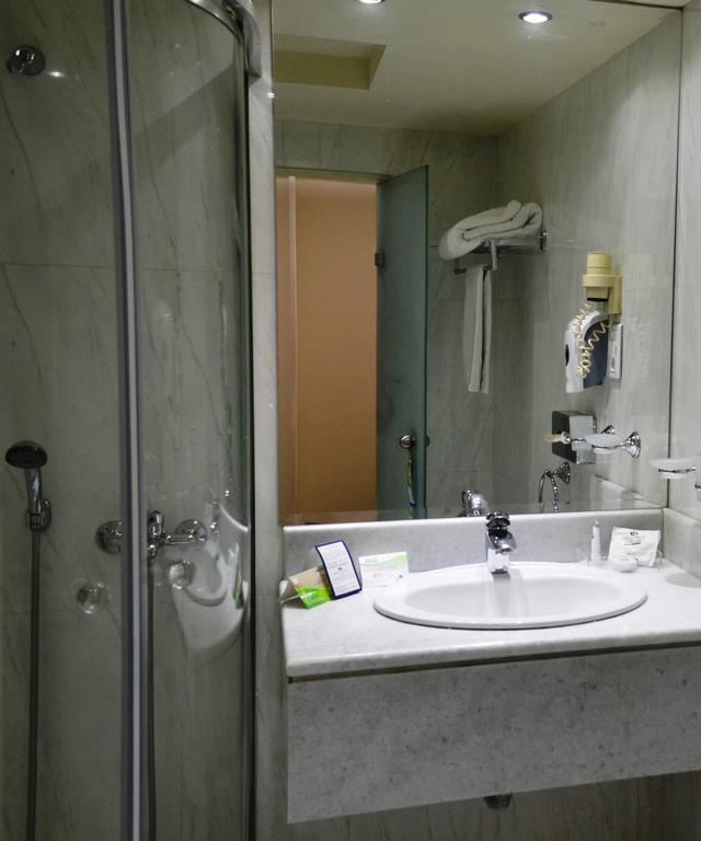 Hotel Capsis bathroom.jpg