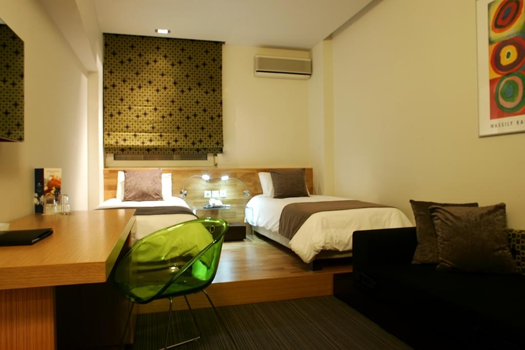 Hotel Capsis triple room.jpg